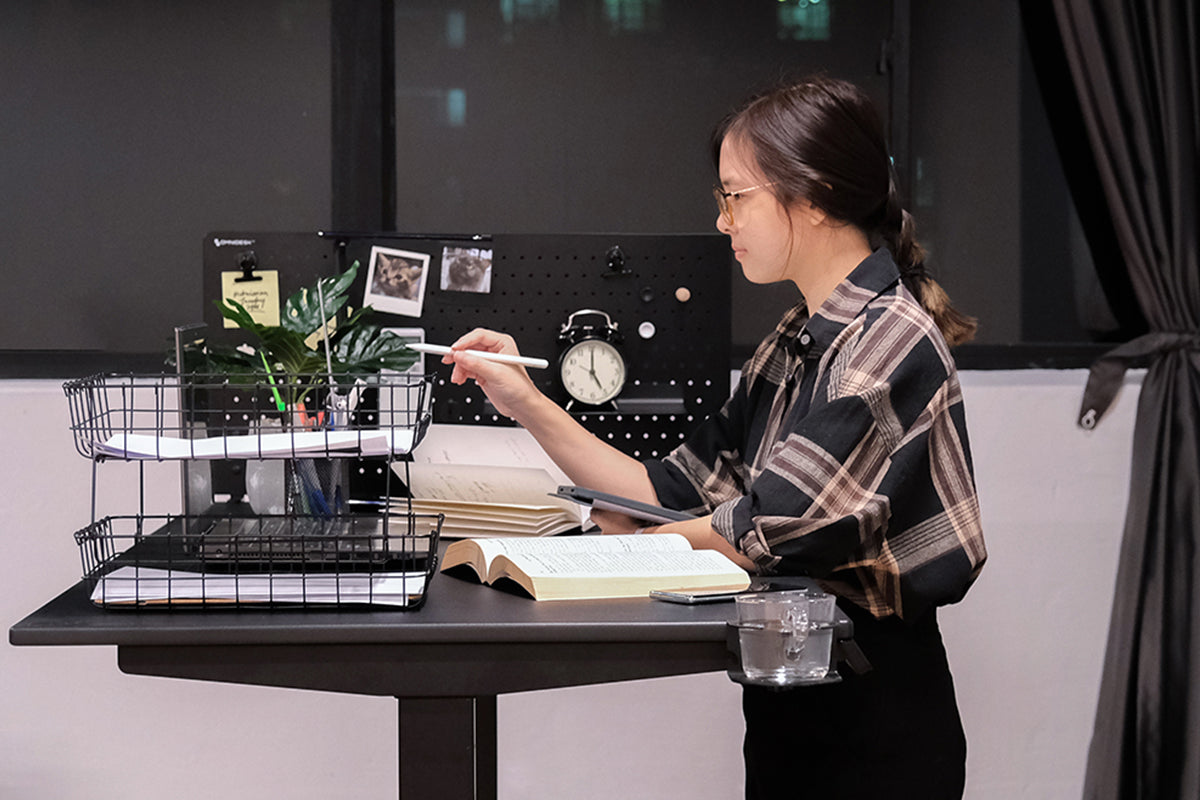 How to Choose a Standing Desk: Features to Look Out For