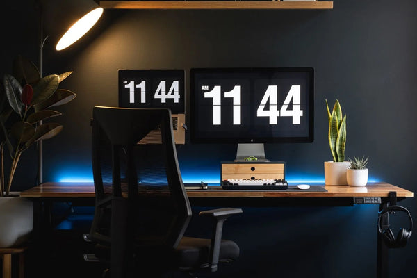 How to Maximise Desk Space in Your Small Home Office - Omnidesk