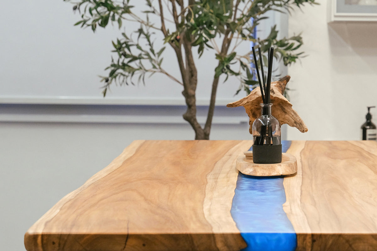 Omnidesk Ichi: Elevate Aesthetics with the Best Standing Desks Around