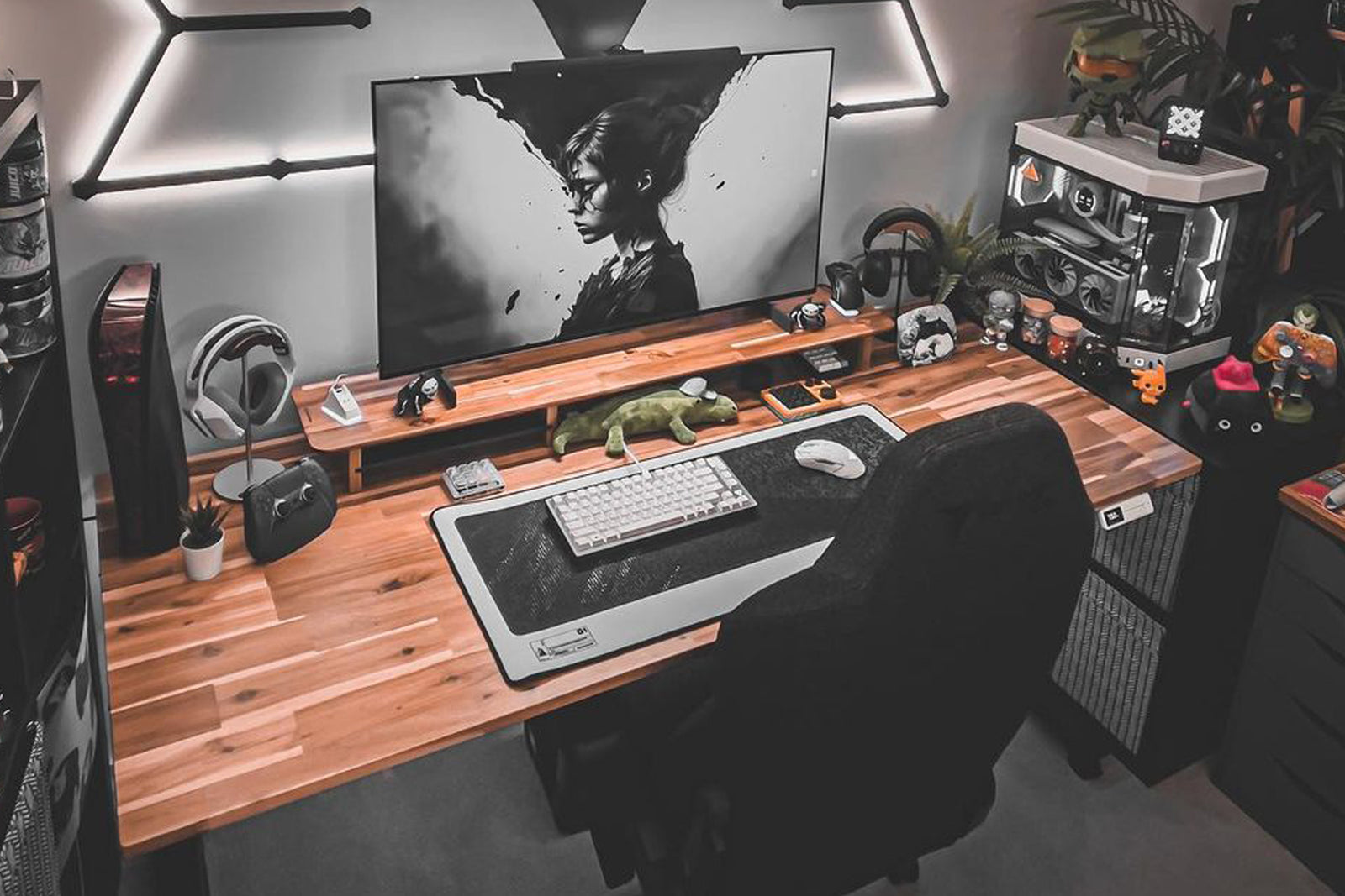 Check Out These Gaming Accessories To Make Your Desk Your Own! - Omnidesk